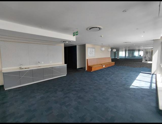 6,747M² OFFICE TO LET IN WATERFALL